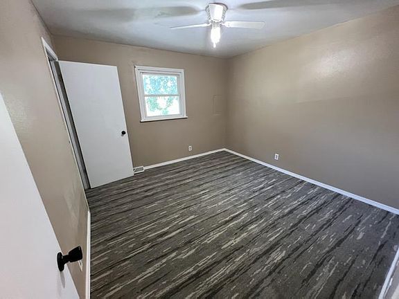3rd image of 3274 Ashland St