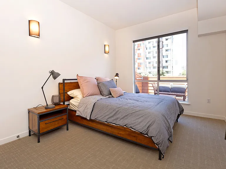 Bedroom

(Image shown is a model unit photo. Available units may vary slightly in appearance.)