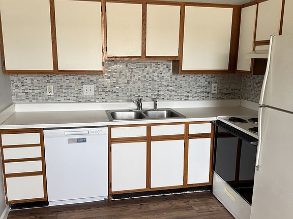 3rd image of 3320 Bridges St APT 1
