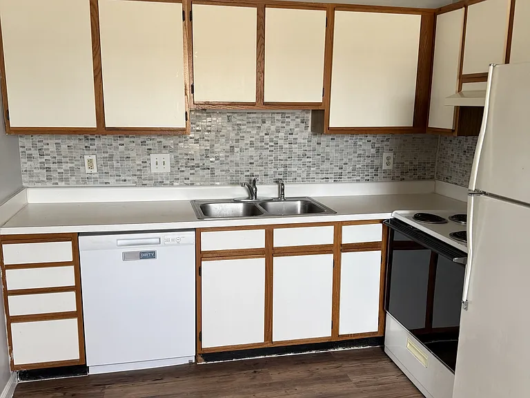 3320 Bridges St #1 — Photo 3