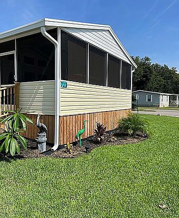 2nd image of 723 N Edgewater Dr