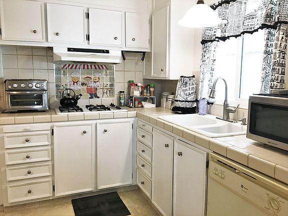 3rd image of 10003 Redcoat Ln #142