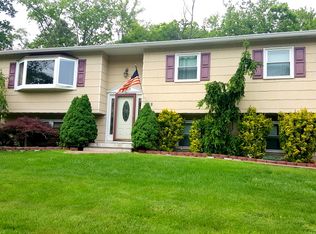 238 Betsy Ross Dr, Orangeburg, NY 10962