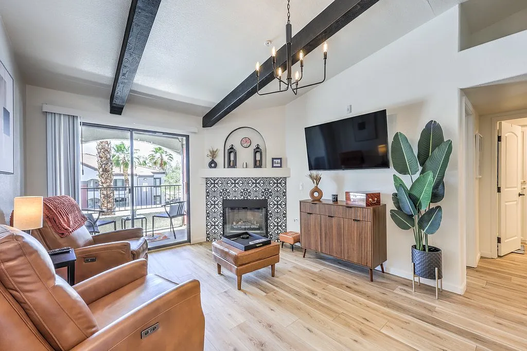 Luxury Seven Hills 1BR Condo — Photo 3