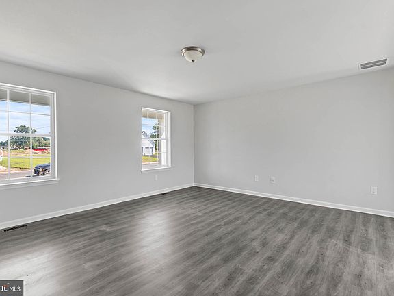 3rd image of 822 Chapel Dr