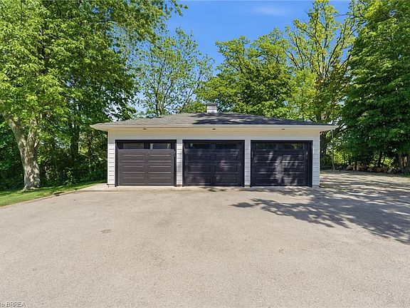 3rd image of 48 Oxbow Rd
