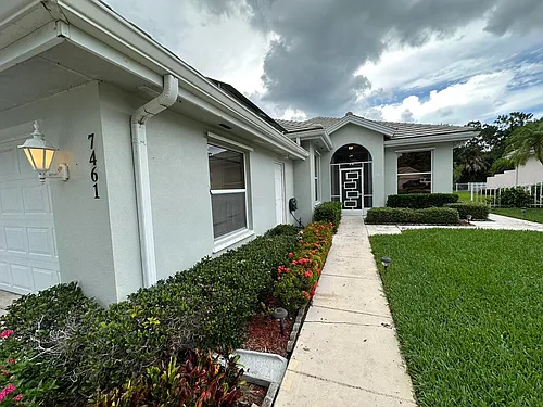 7461 SE Autumn Ln Photo 1