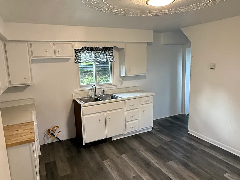 133R Sell St — Photo 6