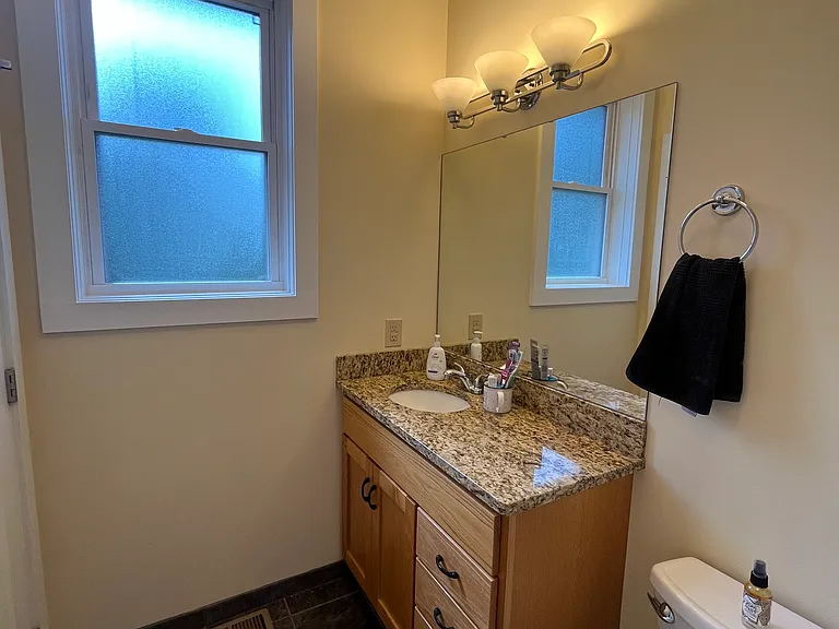 913 N Maple St — Photo 20