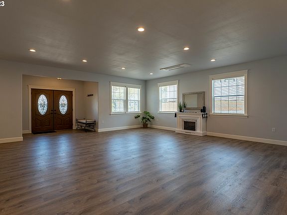 5th image of 1789 NE Reagan Dr