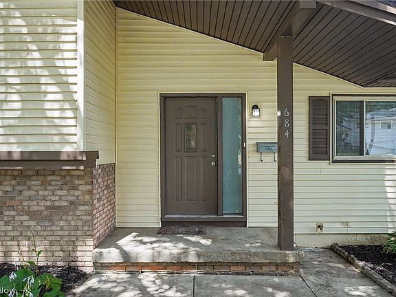 2nd image of 684 Cliffside Dr