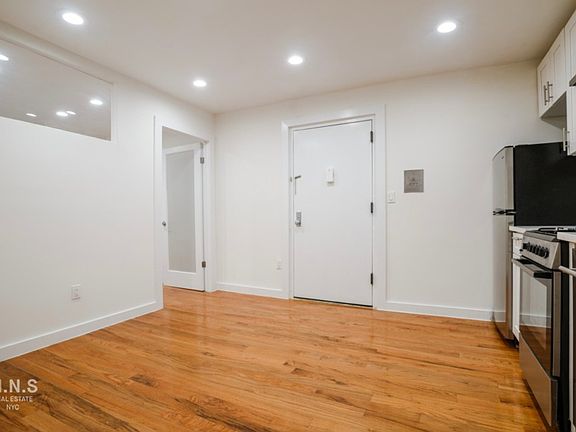 5th image of 416 W 23rd St #1A1