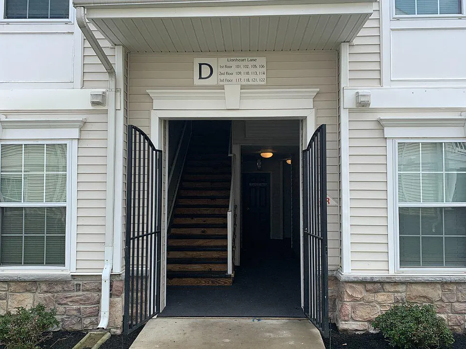 110 Lionheart Ln