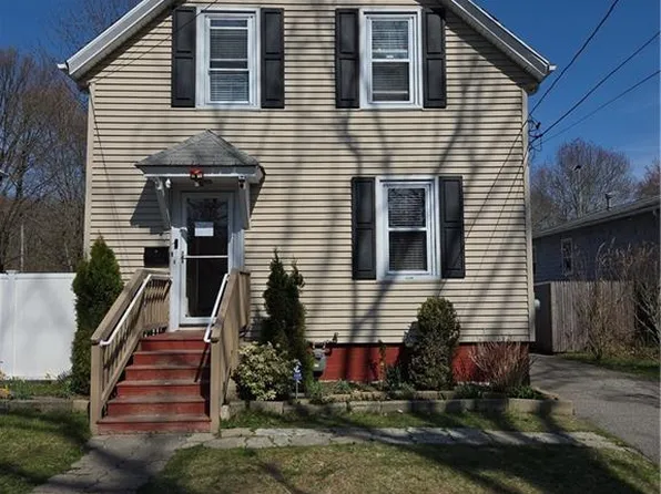 70 Perkins Ave, Cranston, RI 02910