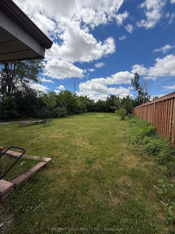 7530 Redstone Rd, Mississauga, ON - View 4
