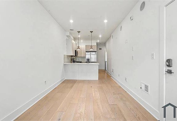 3rd image of 1843 E Huntingdon St #A