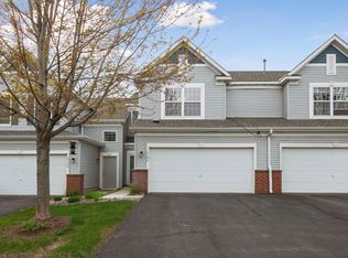 2744 Spy Glass Dr, Chaska, MN 55318