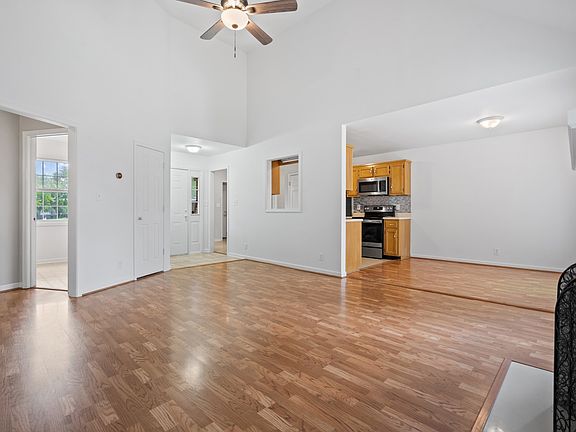 4th image of 1136 Connemara Way