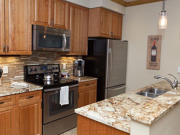 4th image of 660 Lionshead Pl #215