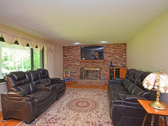 3rd image of 4179 Deepwood Ln