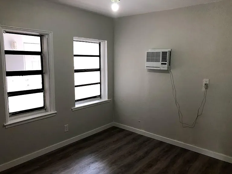 443 NE 1st Ave #4 — Photo 5