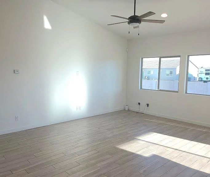 12411 W Jenero Dr — Photo 2