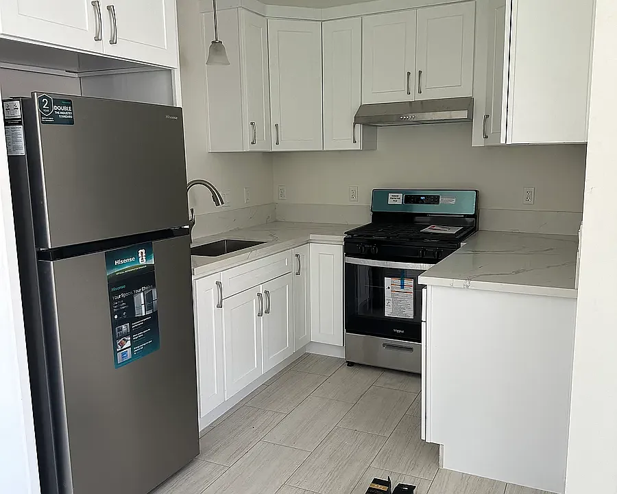 W 132nd St