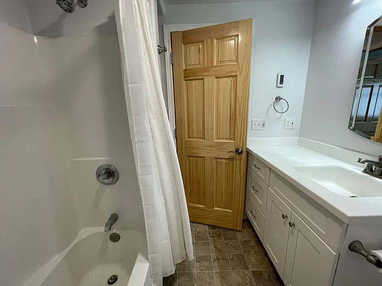 1820G5 Larch St — Photo 16