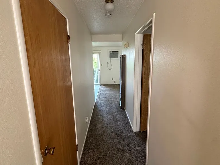Walnut 409 W — Photo 3
