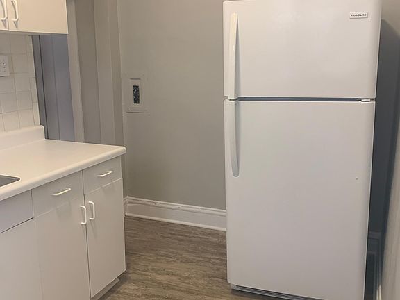 2nd image of 521 W Aldine Ave #2W