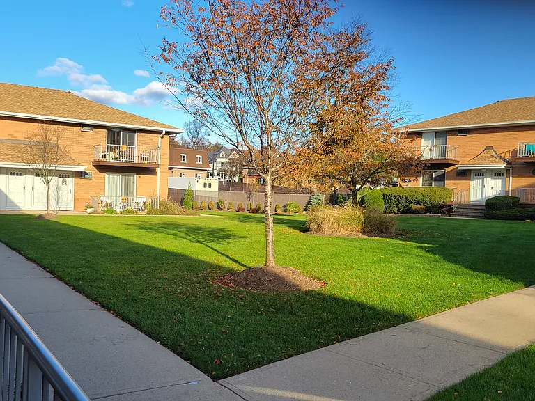 15 Cottage St #19-3A — Photo 2