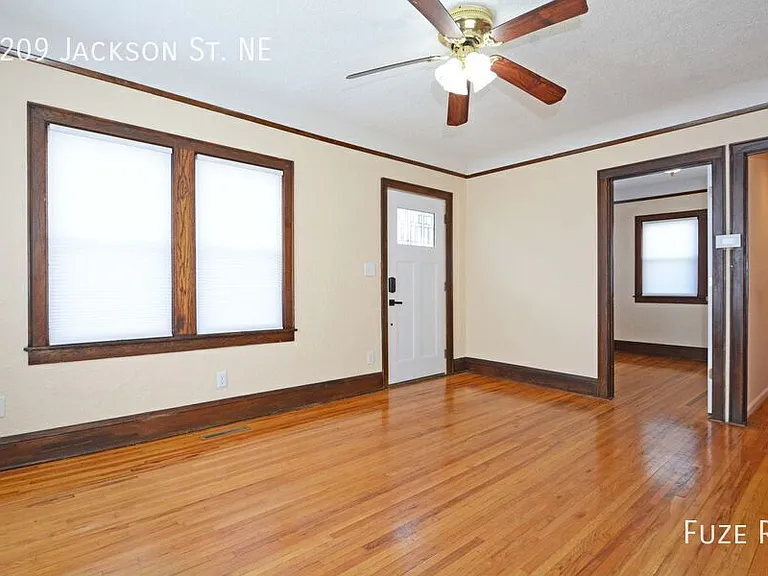 2209 Jackson St NE — Photo 5