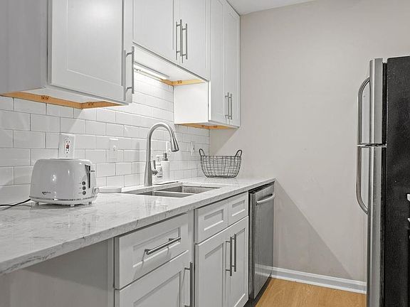 3rd image of 244 Triumph Dr NW