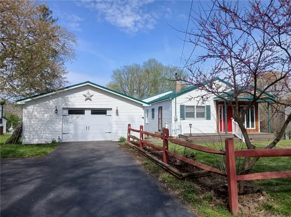 3 Bower Pl, Corning, NY 14830