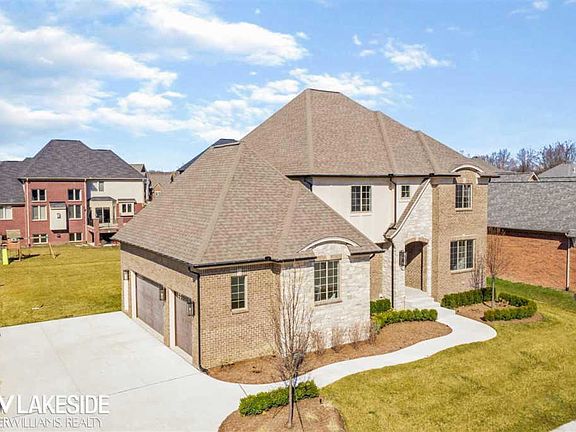3rd image of 55737 Lochmoor Dr #177