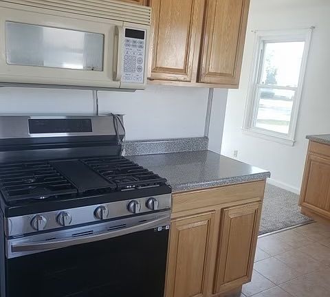 5th image of 51 Montfort Dr #A