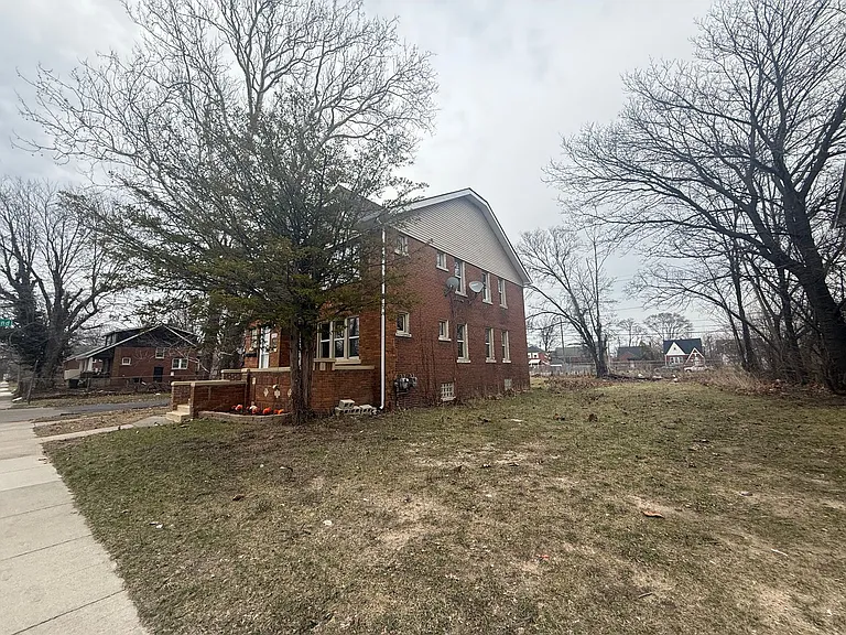 15512 Mendota St — Photo 24