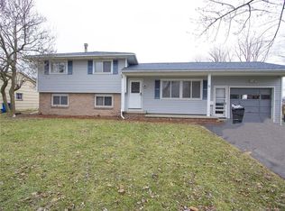 11 Avanti Dr, Rochester, NY 14606