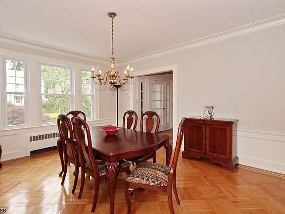 5th image of 55 Warren Ct