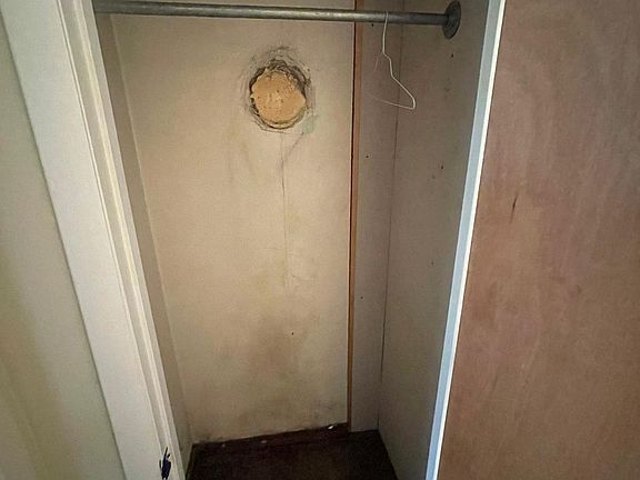 3rd image of 2828 Cherokee Cir E