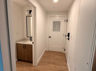 198 Gardner St #303, West Roxbury, MA 02132