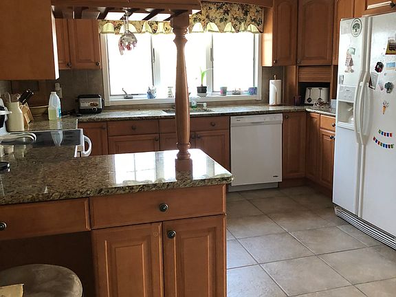 2nd image of 1084 South Dr