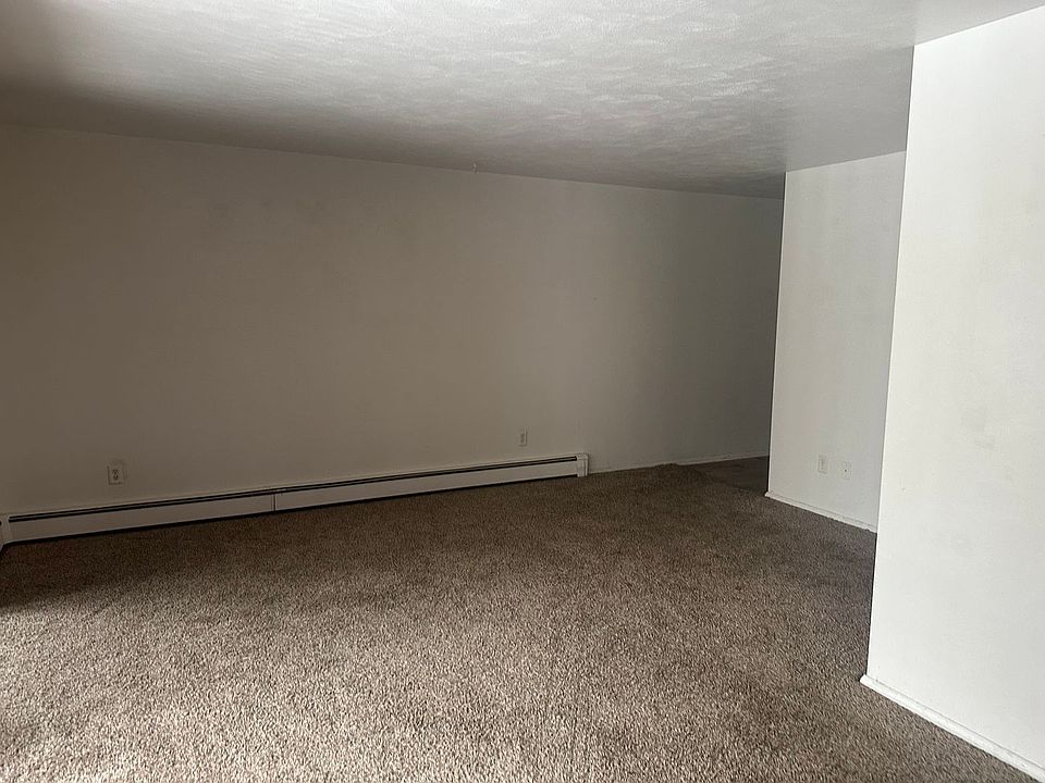 2nd image of 890 Parkview Ave #35C