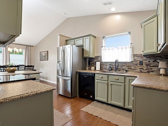 4th image of 21383 Candlewick Rd