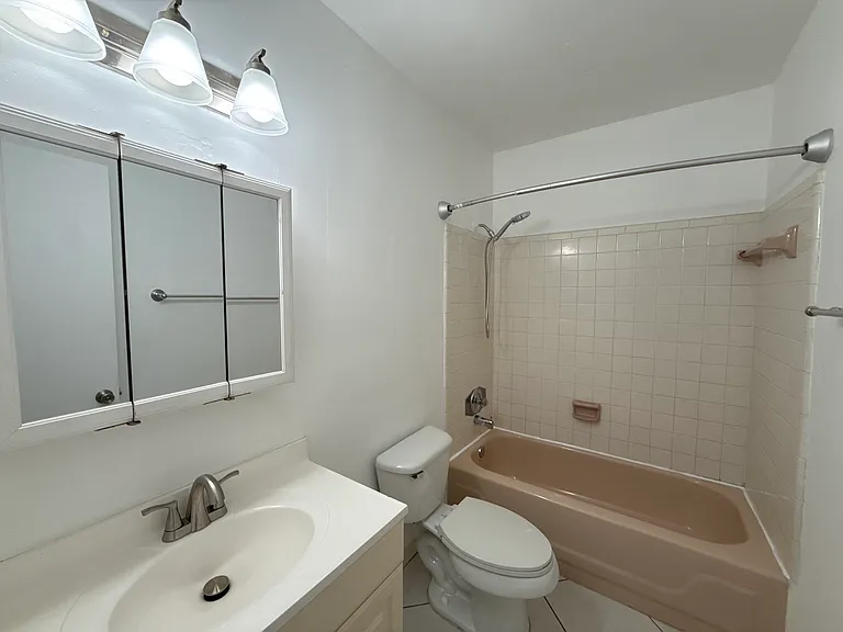 409 NW 25th St #1 — Photo 8