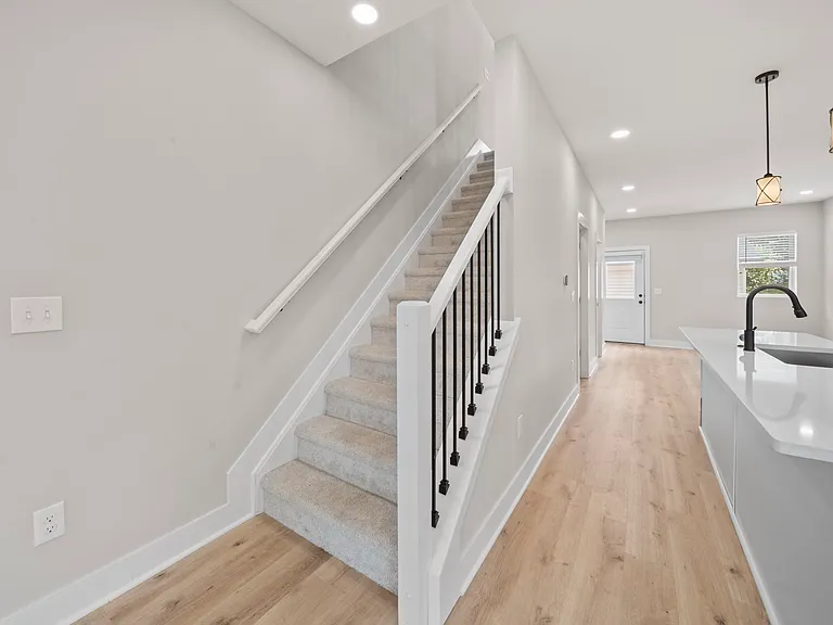 2589 Dayton Ave — Photo 26