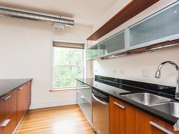 3rd image of 5063 N Kenmore Ave APT 2