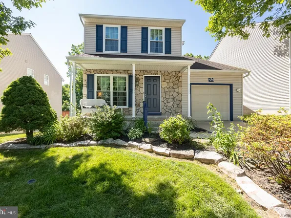 131 Country Run Dr, Coatesville, PA 19320