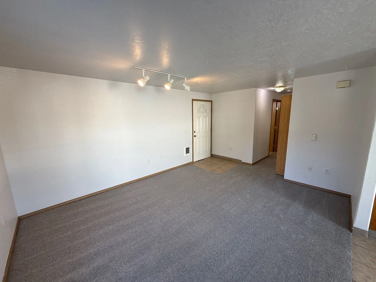 2 bed, 2.0 bath, 1049 sqft, $1,495 — Photo 3
