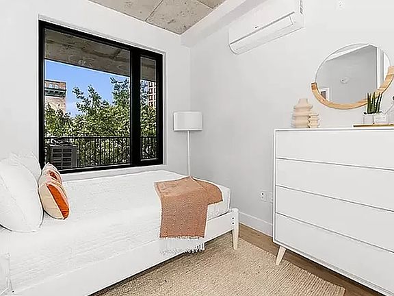 3rd image of 815 Flatbush Ave #Penthouse 8